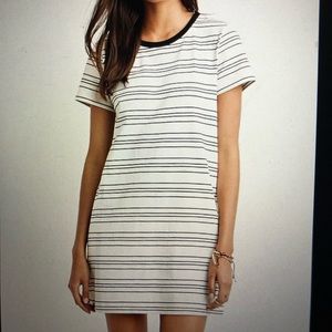 Striped T-shirt dress. Forever 21